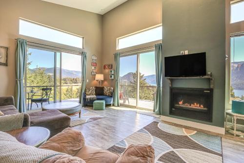 Gorge Retreat - Modern Carson Home with Mtn Views!