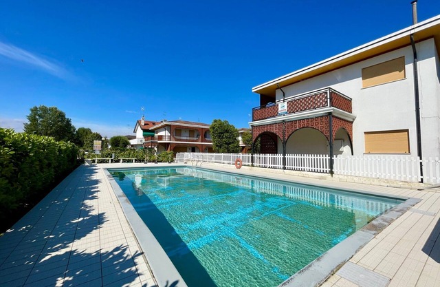 Wunderschöne Villa für 8 Personen mit Gemeinschaftspool