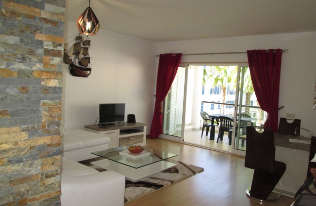Wunderschöne neu renovierte 1-Zimmer-Wohnung an der Marina