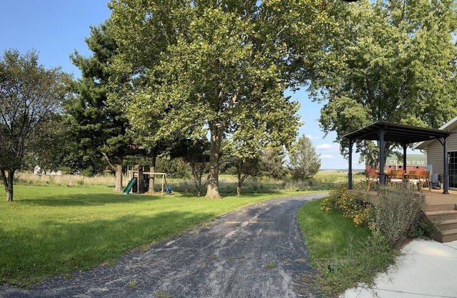 Gorgeous 10 acre farmhouse retreat-complete with outdoor living space + hot tub!