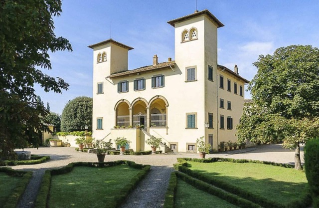 Exquisites Zimmer mit Kingsize-Bett in einer atemberaubenden toskanischen Medici-Villa aus dem 17. Jahrhundert