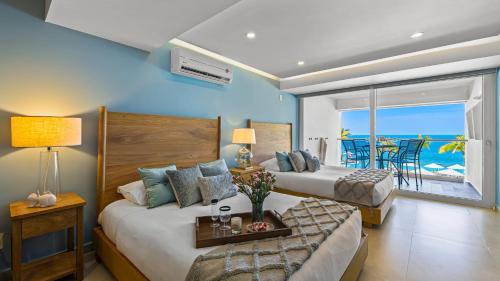 Gorgeous 1BR Condo with Pools & Sea Views