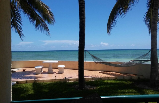 Wunderschöne Erdgeschoss 3 BR Oceanfront Condo. Erstaunliche Ansichten und Sonnenuntergänge!