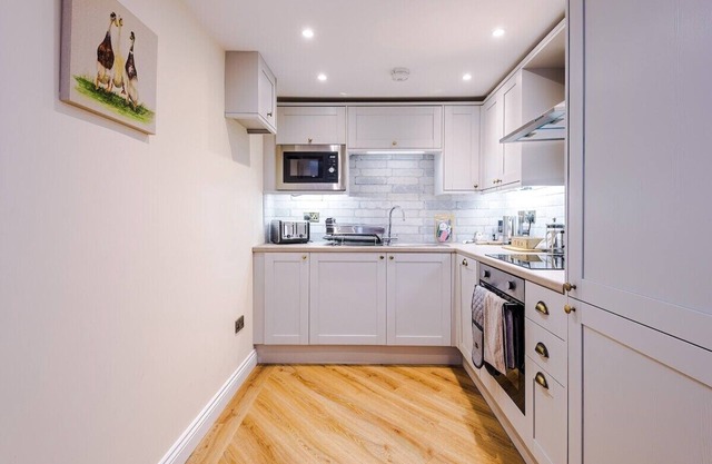 Gorgeous 2-bed barn in Beeston, ideal for couples & friends, sleeps 4!