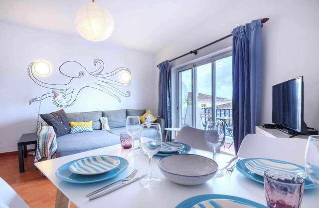 Herrliches 2 Bett, zentraler Burgau Sonniger Balkon tolle Aussicht! 1 min2beach schläft 4/6