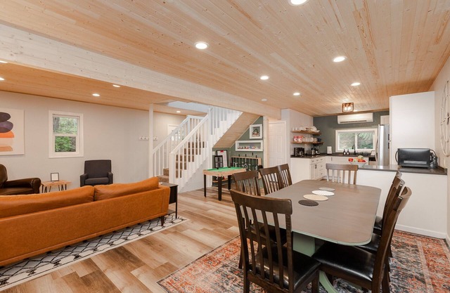 Gorgeous 2BR cabin on secluded lot minutes from Hood Canal activities