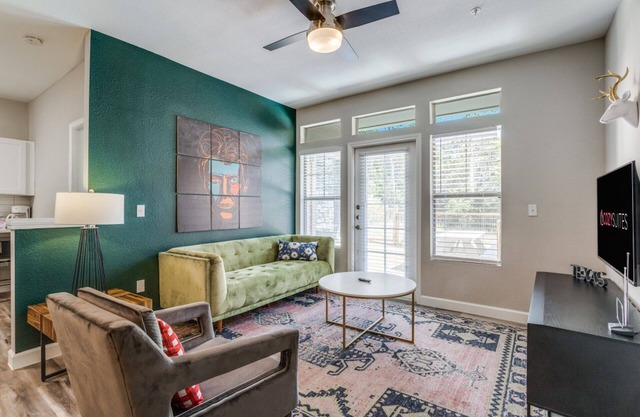 Gorgeous 2BR in Champion City 4328