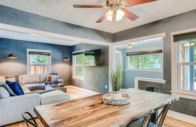 Gorgeous 2BR Private Home l Minutes to Downtown