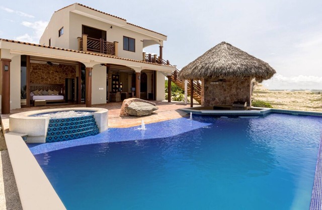 Gorgeous 3 Bedroom Beachfront Villa with Swim Up Bar