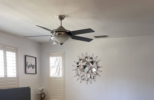 Gorgeous 3 Bedroom 2.5 Bath Home, Self Check In