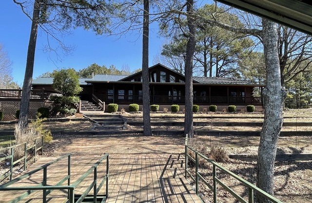 Gorgeous 3 bedroom cabin on Current River with private boat ramp