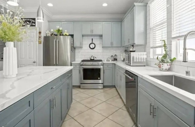 Gorgeous 3 Bedroom San Diego Townhome! Stunning Views, Pool, Hot Tub