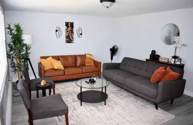 Gorgeous 3-bedroom apartment in New Britain with WiFi, AC