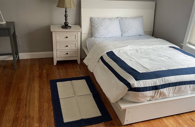 Gorgeous 3 bedroom vacation home with free parking