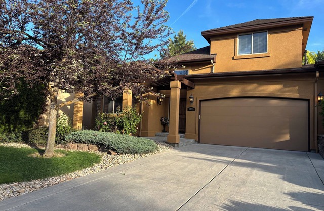 Gorgeous 3-bedroom Villa at the Banbury Golf Course subdivision.