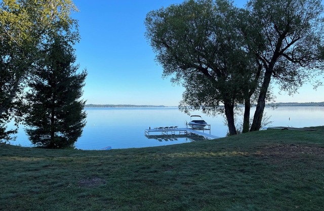 Genießen Sie Herbstfarben im wunderschönen Lake House am Strand