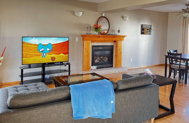 Gorgeous 3bd 2.5 bath Blackfalds home