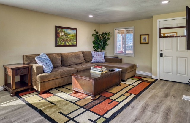 Gorgeous 3BR House for Refreshment & Relaxation!