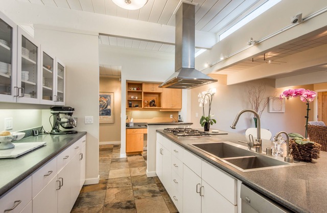 Gorgeous 4 bd, 3 bath House w/stunning View