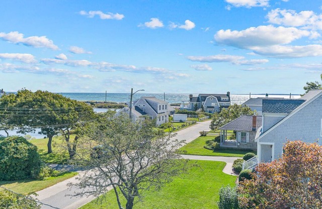 Gorgeous 4 BDR Cape Cod Home Steps from Beach! Dining, Shopping, & More