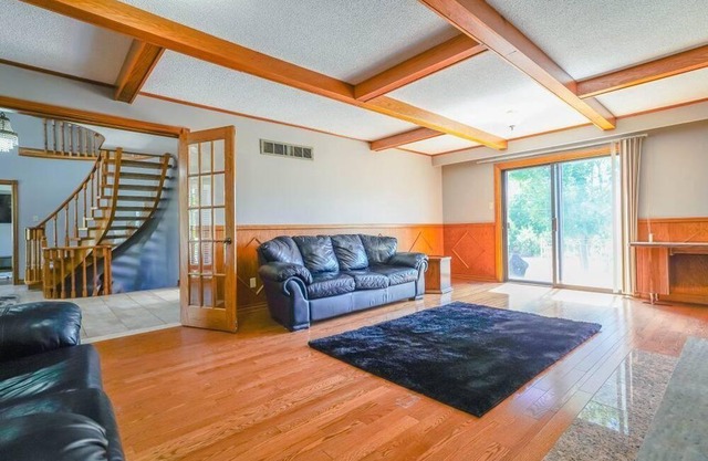 Gorgeous 4 bed room with huge lot and Sauna Bath