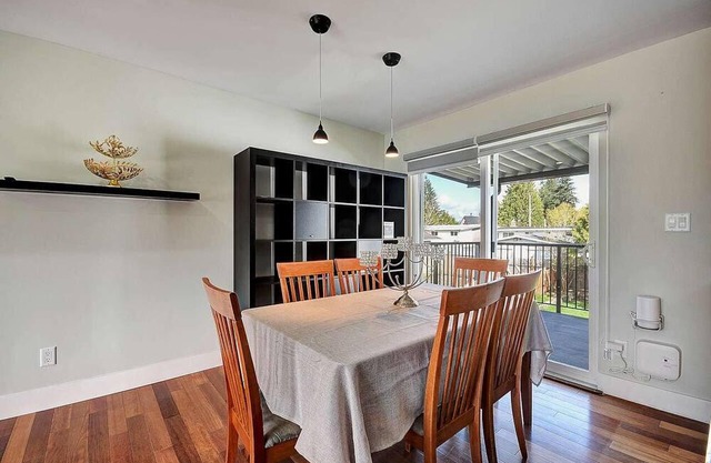 Gorgeous 4 Bedroom, 2 Washroom House