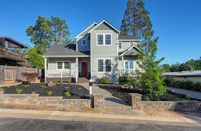 Gorgeous 4-bedroom house steps to Historic Folsom's Sutter Street & Lake Natoma