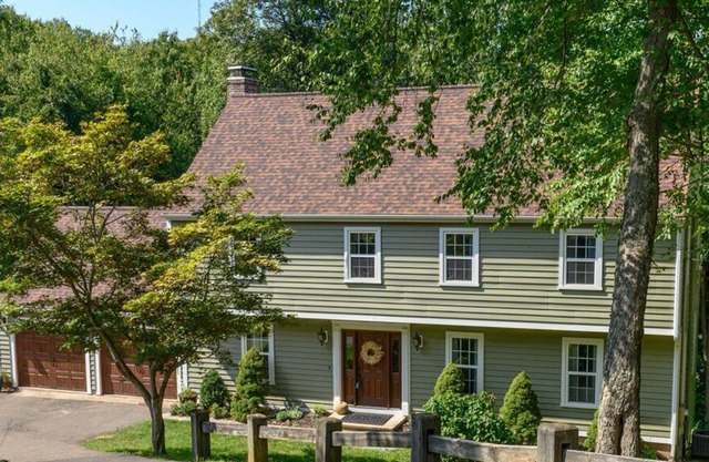 Gorgeous, 4 Bedroom House 5 min. to Quinnipiac and Close to Yale! Sleeps 9!