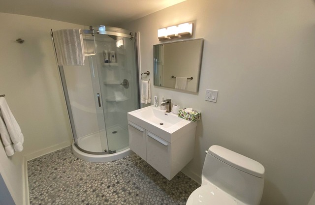 Gorgeous 4-bedroom Lake House Just Minutes from Cornell University