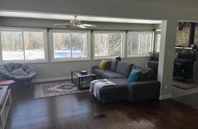 Gorgeous 4 season cottage on 15 Acres!