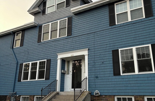 Gorgeous 6-bedroom house. Sleeps 16. .3 mile from the beach!
