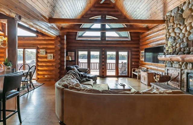 Georgeous 7 Schlafzimmer Log Lodge Sauna 2 Kamine Spielzimmer Wi-Fi Slps bis zu 24