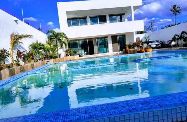 Gorgeous 7 Bedroom Oasis