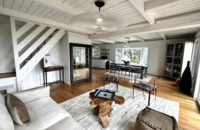 Gorgeous A-Frame Cabin On the Chop with Amazing Views/Walk to Town and Ferry