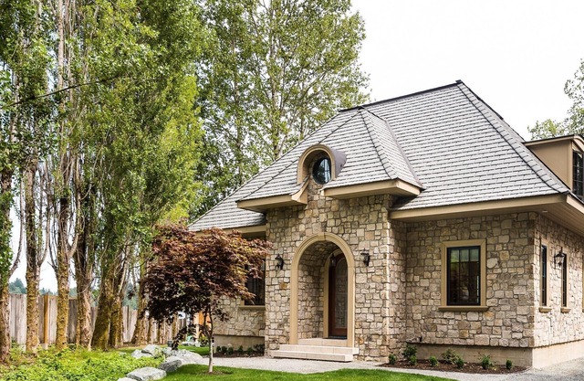 Gorgeous All Stone Lakefront Cottage - Shawnigan Lake