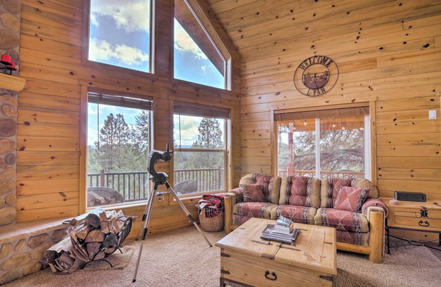Gorgeous Alton Cabin w/ Deck + Mountain Views