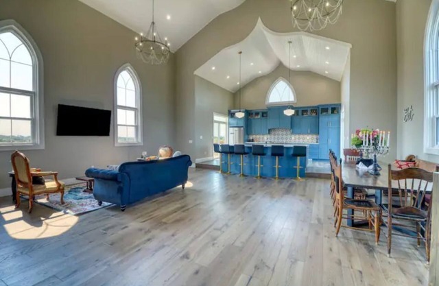 Gorgeous and Convenient Chapel House!