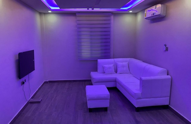 Gorgeous and spacious 2Br Apt in Kumasi, Free Breakfast, Internet and laundry!