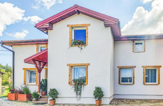 Gorgeous Apartment In Bedzino With Wifi