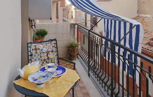 Gorgeous Apartment In Spadafora With Kitchen