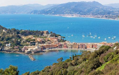 Gorgeous Apartment In Varese Ligure With Kitchen