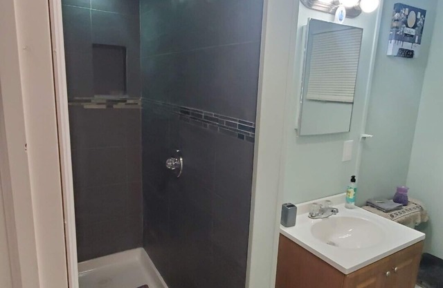 Gorgeous Apartment Near UBS Arena!!!