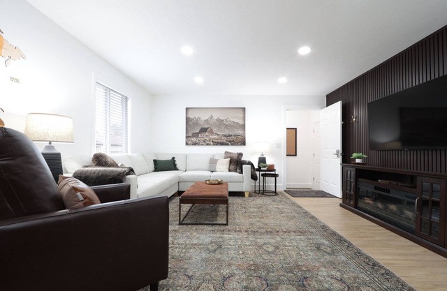 GORGEOUS Autumn Arbor Condo - 2 Blks BYUI,, 2 Car Garage, 2 Bed, 2 Bath, Office