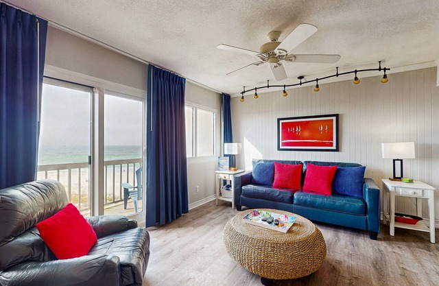 Gorgeous beachfront condo, shared pool and beach access