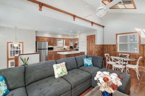 Gorgeous Beach House 2 blocks to the beach, Boardwalk, and amazing Restaurants