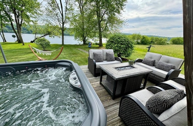 Gorgeous beachfront house with hot tub