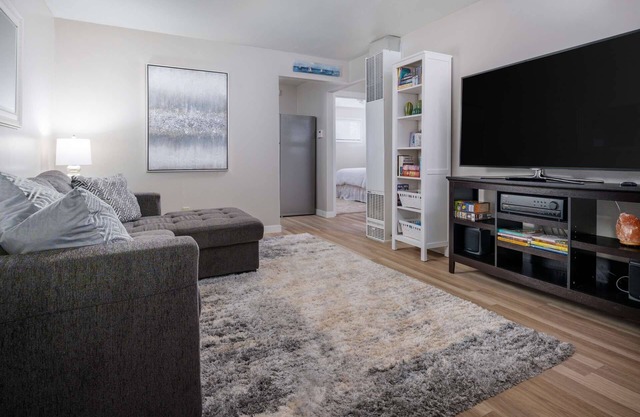 Wunderschöne helle neue Renovierung, einstöckig, 3 Blocks zu Fuß zum MAX, 20 Meilen von der Innenstadt von Portland
