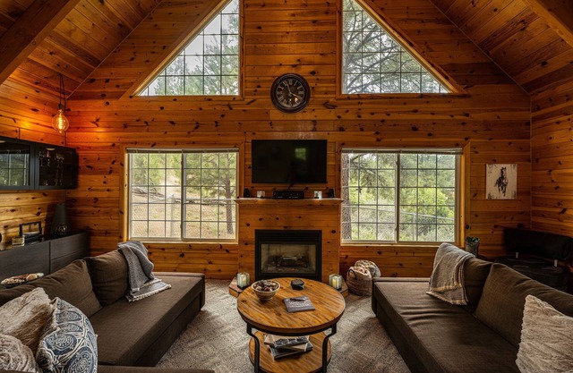 Gorgeous cabin getaway near Zion and Bryce Canyon National Park.