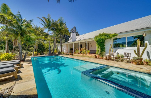 Gorgeous Carpinteria Home Pool, Spa, Fireplaces!