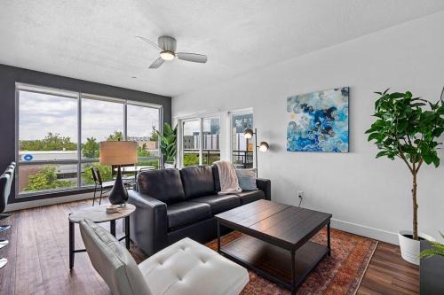 Gorgeous Central City 2BD 2BA